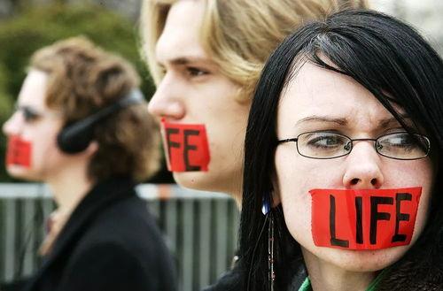 生与死之间:特丽·夏沃的故事,特丽·夏沃的生存抗争之路